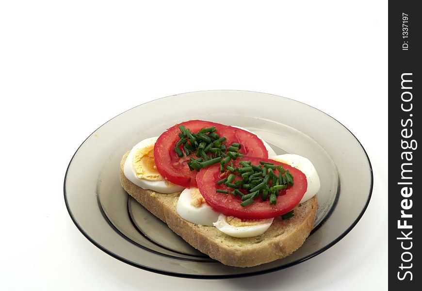 A tomato sandwich on a plate