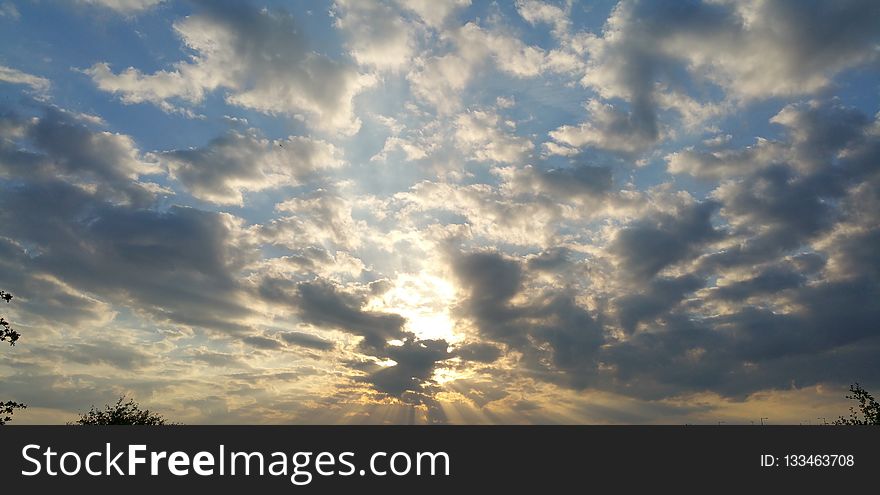 Sky, Cloud, Daytime, Atmosphere