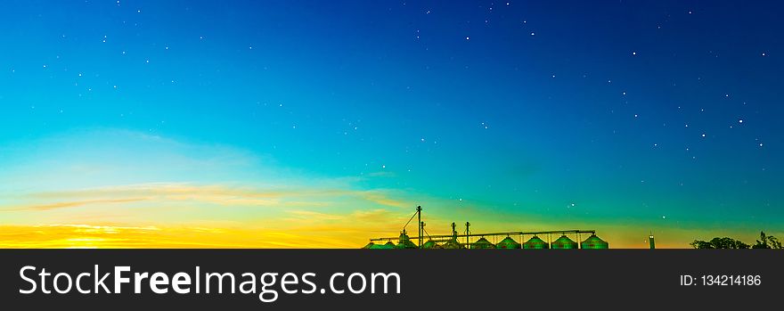 Sky, Field, Atmosphere, Horizon