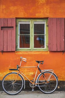 Windows With Orange Wall And Vintage Bicycle Royalty Free Stock Photo