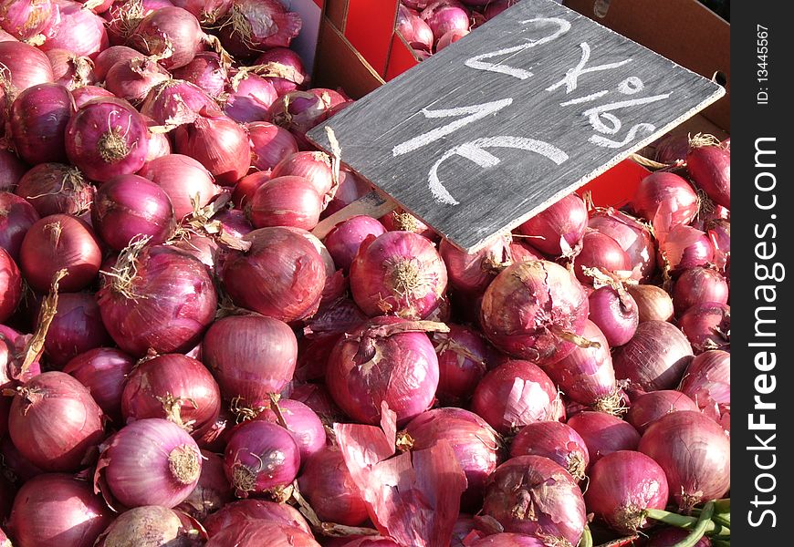 Red onion on a counter of the Sunday market El Pozo in Madrid /Spain/.