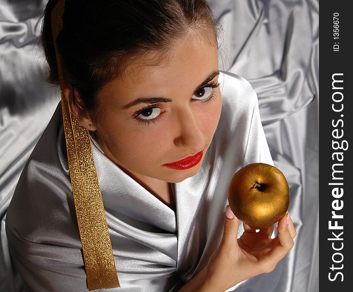 The girl with the golden apple. The girl with the golden apple