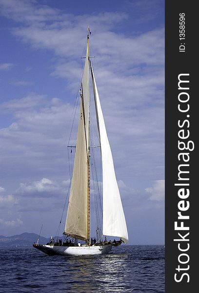 Classic sailing yacht Hallowe'en, 24 m long 1929 build by Fife going to the Nioularge