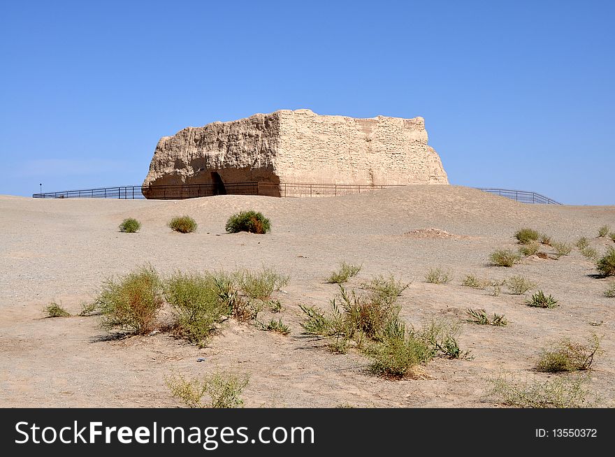 The desert in northwest China's castle ruins. The desert in northwest China's castle ruins