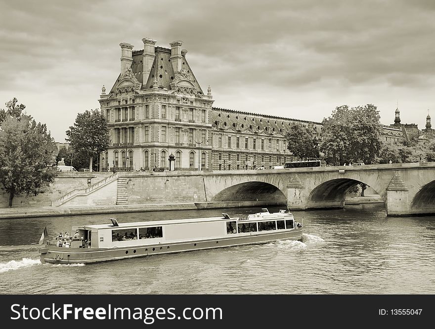 Pont Royal bridge end Seine river near to Louvre museum in Paris, France. Pont Royal bridge end Seine river near to Louvre museum in Paris, France.