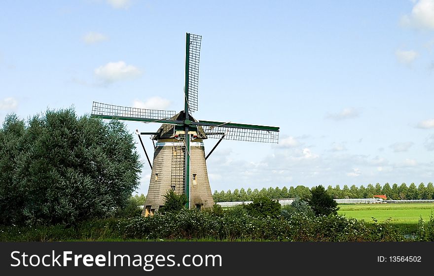 Beautiful windmill landscape at Kinderdijk in the Netherlands