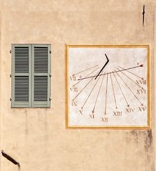 Outdoor Wall Decoration: Sundial Royalty Free Stock Photography Outdoor Wall Decoration: Sundial Royalty Free Stock Photography