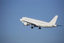 Airliner Taking Off Royalty Free Stock Photography Airliner Taking Off Royalty Free Stock Photography