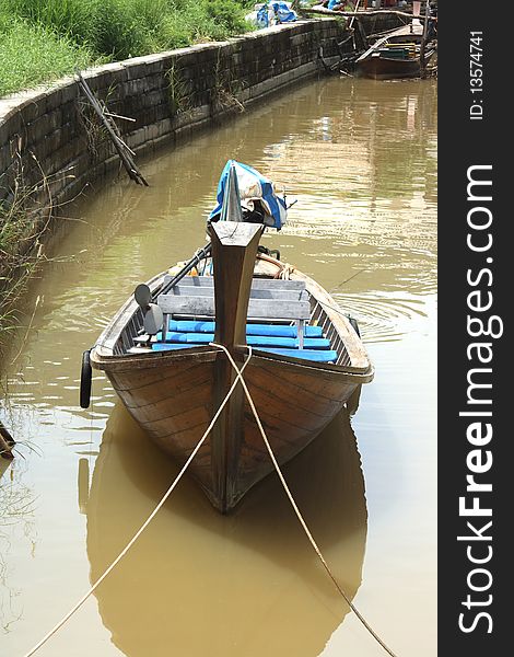 Long tail boat tied up before leaving