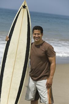 Man Holding Surfboard Royalty Free Stock Photography