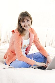 Young Woman Working With Laptop Royalty Free Stock Photography