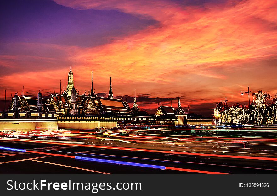 Grand palace and Wat phra keaw at sunset bangkok, Thailand .