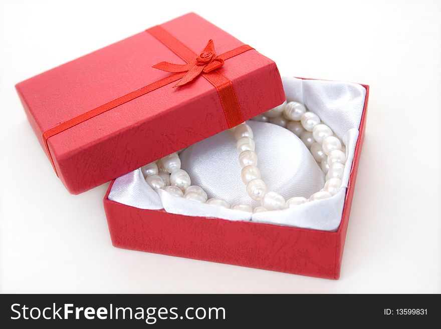 Venetian pearl necklace in gift red box