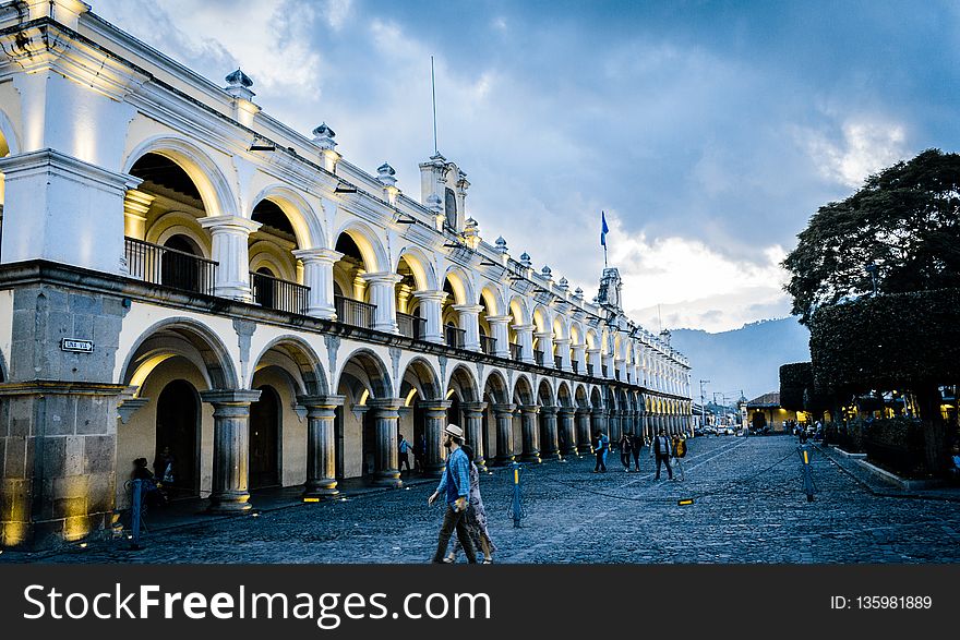 Sky, Landmark, Building, Tourist Attraction