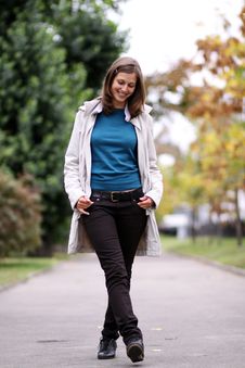 Woman In Autumn Park Royalty Free Stock Photos Woman In Autumn Park Royalty Free Stock Photos