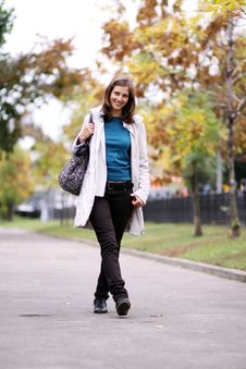 Woman In Autumn Park Royalty Free Stock Images Woman In Autumn Park Royalty Free Stock Images