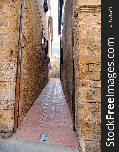Narrow street in San Giminiano fortress, Tuscany, Italy. Narrow street in San Giminiano fortress, Tuscany, Italy