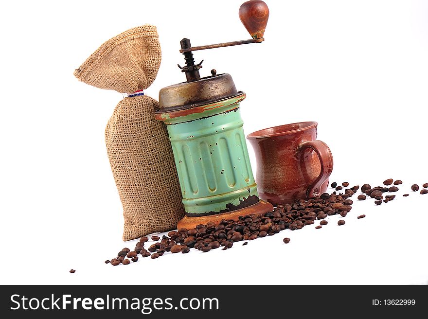 Vintage rusty coffee grinder and coffee beans