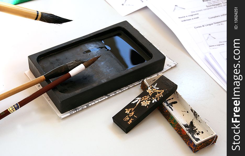 Japanese accessories to write in a traditional way