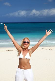 Beautiful Woman Enjoying The Beach Royalty Free Stock Images Beautiful Woman Enjoying The Beach Royalty Free Stock Images