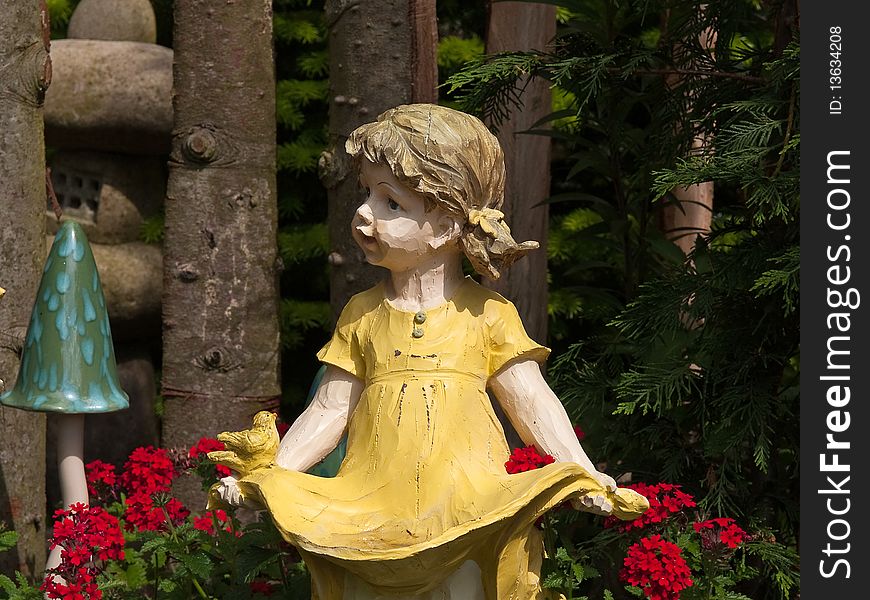 Garden gnome dwarf statue