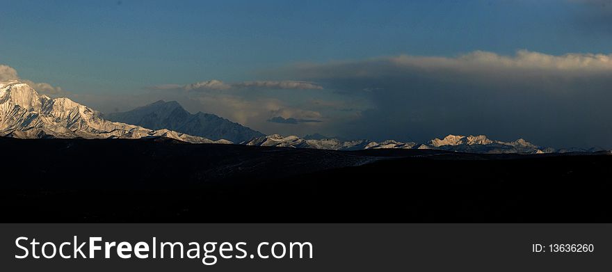 The highest mountain in Sichuan in China.locates in  the edge of Qinhai-tibetan plateau. The highest mountain in Sichuan in China.locates in  the edge of Qinhai-tibetan plateau