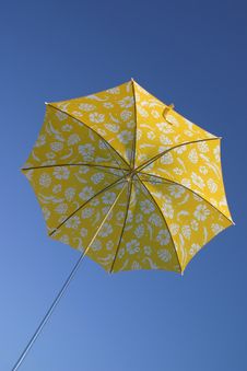 Yellow Umbrella In Blue Sky Royalty Free Stock Images Yellow Umbrella In Blue Sky Royalty Free Stock Images