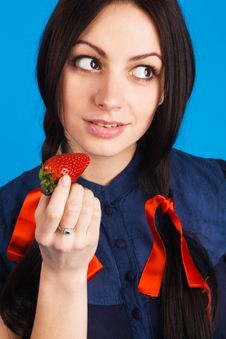 Beautiful Lady Holding A Strawberry Royalty Free Stock Photos