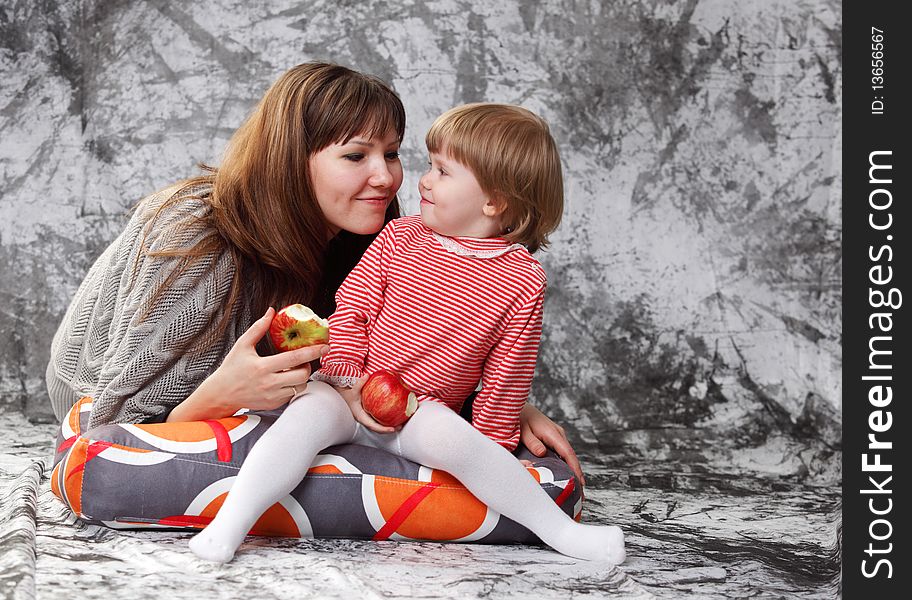 The little girl with mum