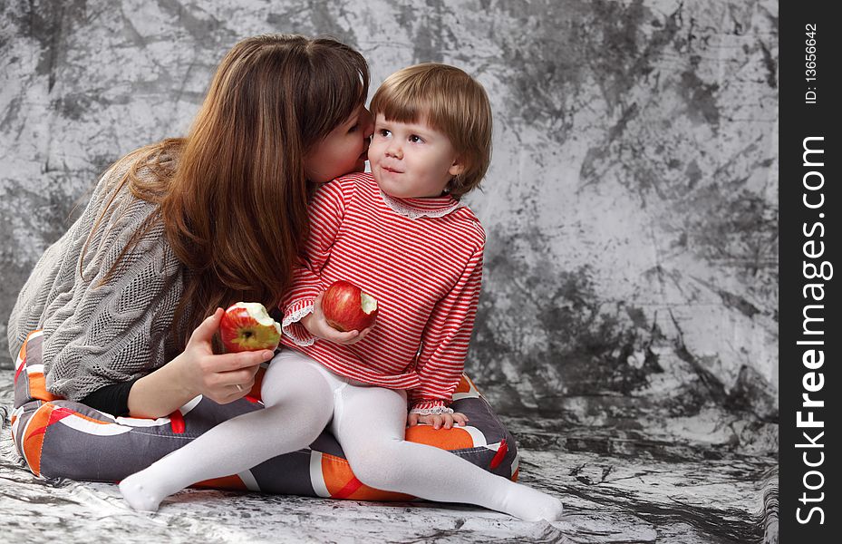 The little girl with mum