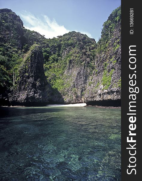 Small Beach on Ko Phi Phi Le, Thailand. Small Beach on Ko Phi Phi Le, Thailand