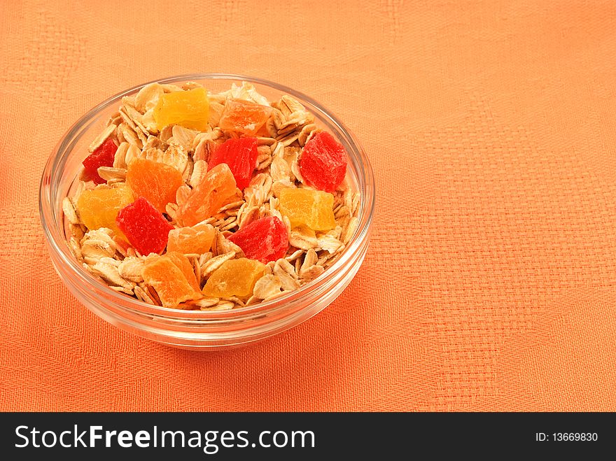 Oatmeal and dried exotic fruits