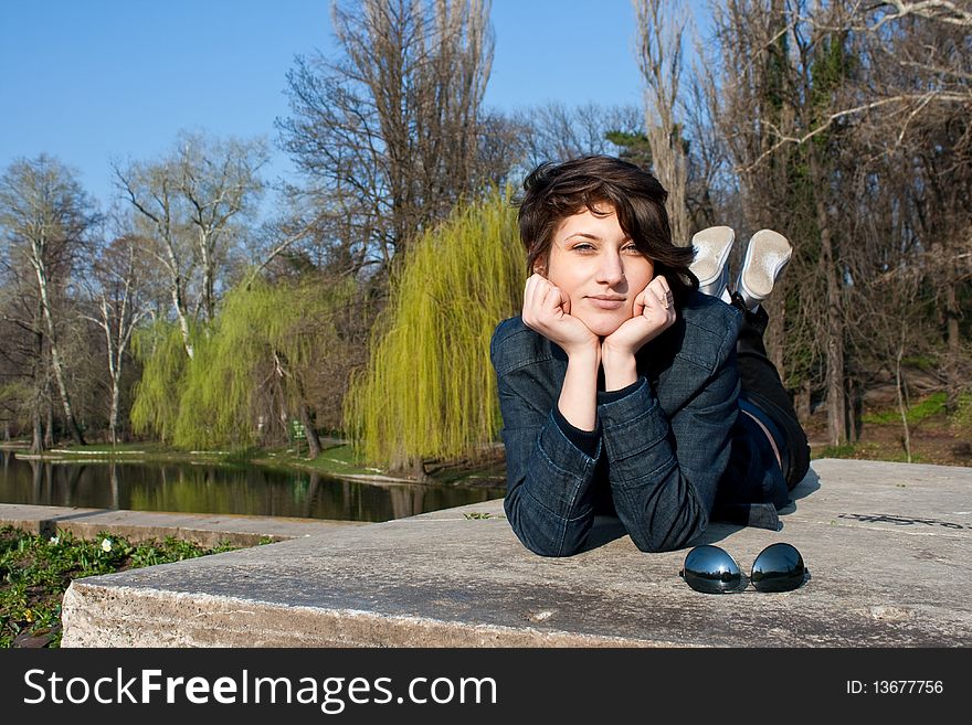 Young caucazsian girl in the park