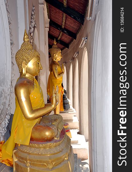 Nakhon Pathom, Thailand: Buddha Statues