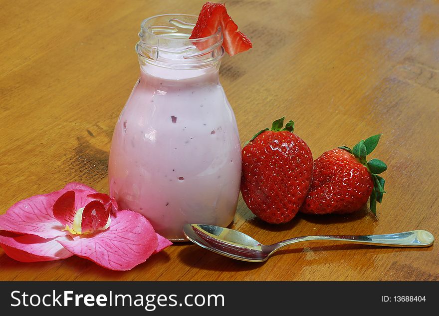 A picture of  yogurt with strawberries