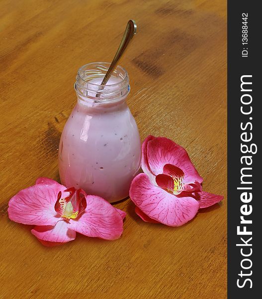 Yogurt with strawberries