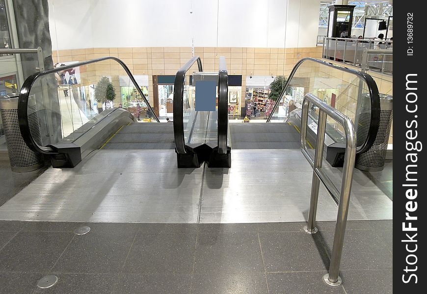The image of escalator in shopping center