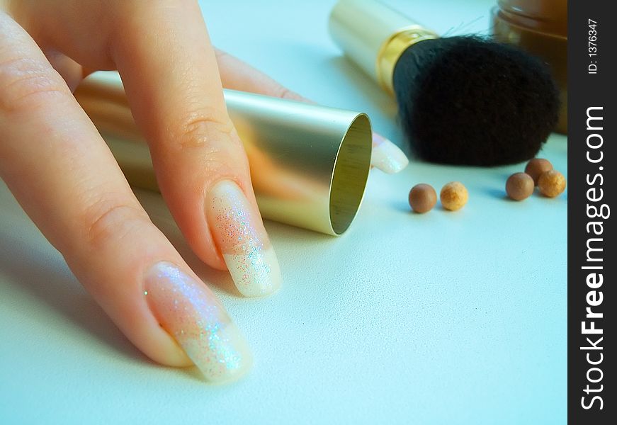 Make-up facilities, powder and hand