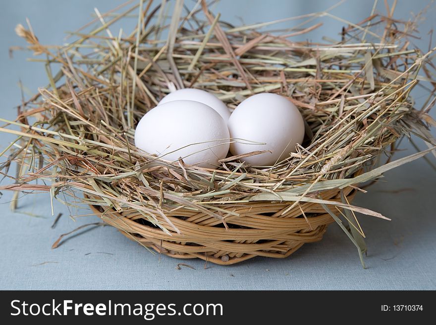 White eggs lies in basket