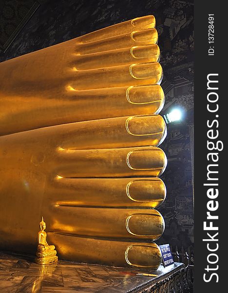 Large Buddha statues in Only the foot. Large Buddha statues in Only the foot.