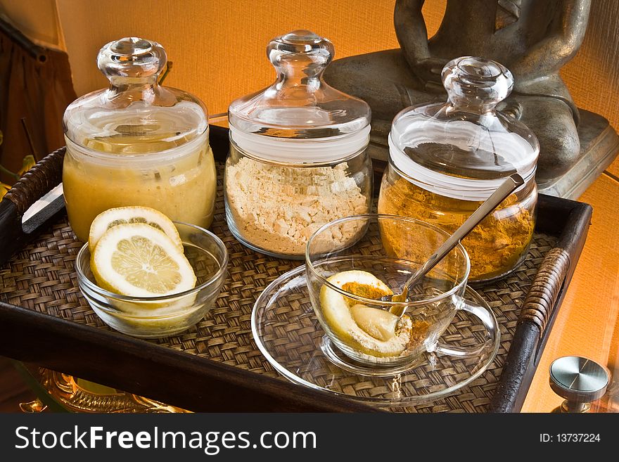 Tray with components for preparation of the Thai tea