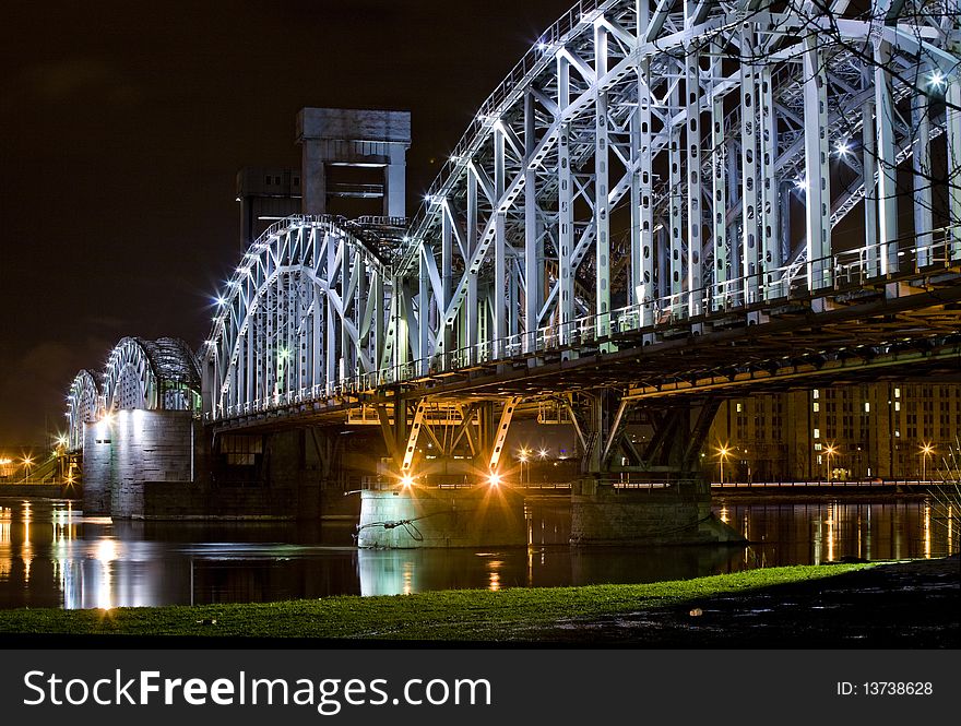 Railroad bridge in Saint-Petersburg at night