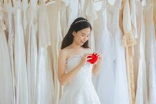 Happy Young Beautiful Bride Asian Woman Smiling And Hand Holding Model Red Heart Royalty Free Stock Images