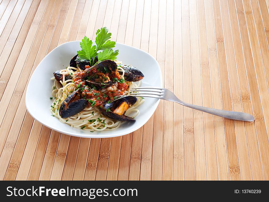 Spaghetti With Tomatoes And Mussels