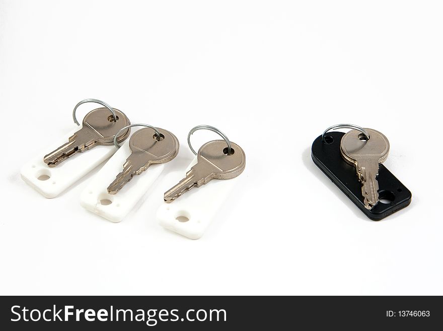White trinket keys against black trinket key