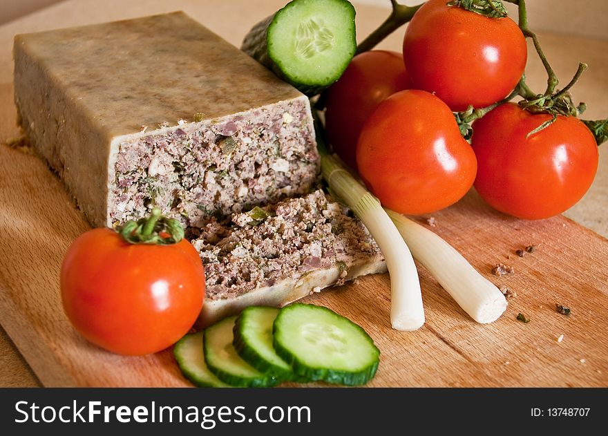 Minced meat ready for eating arranged with tomato, onion and cucumber