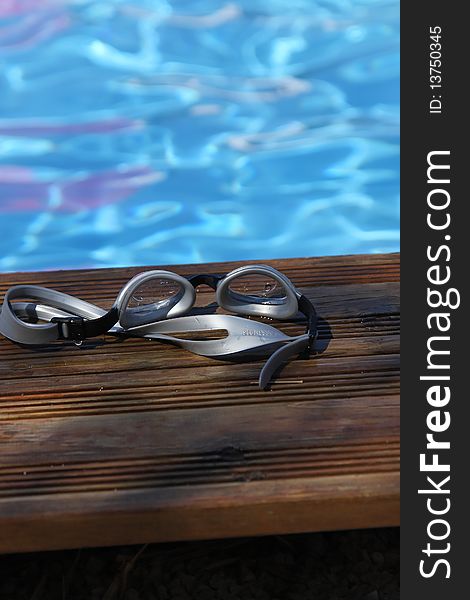 Refractor diving in the pool in summer. Refractor diving in the pool in summer