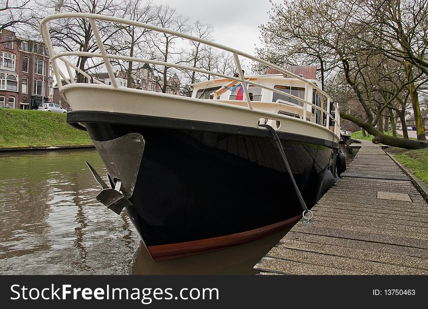 Ship Derby 7 shooting from the front angle, the Dutch canals