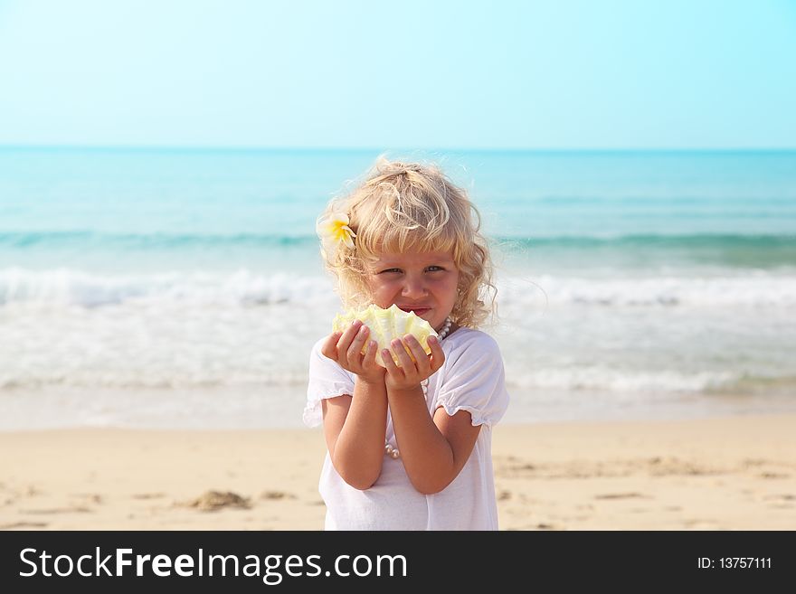 Little girl with seashell
