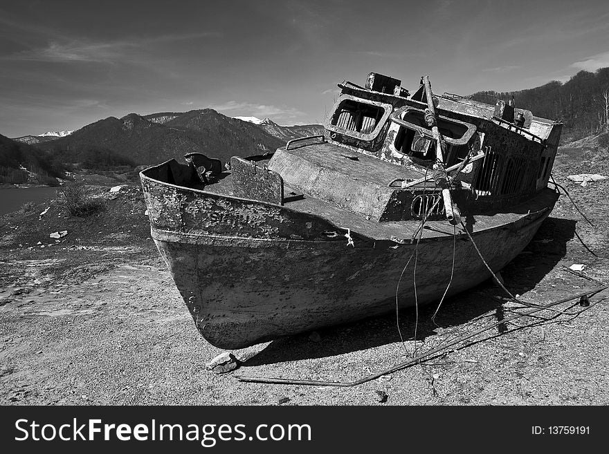 A forgotten boat, photo taken on Siru Lake, Romania